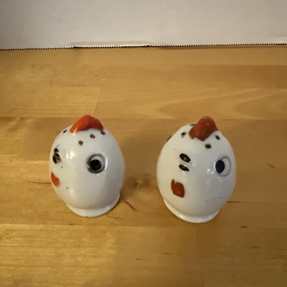VINTAGE LUSTER WARE MINI BABY CHICK HEADS SALT & PEPPER SHAKERS
